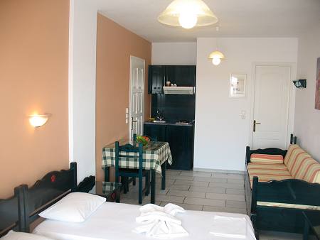 Naxos Rooms Studios Apartments Flora in Agia Anna beach resort