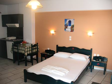 Naxos Rooms Studios Apartments Flora in Agia Anna beach resort